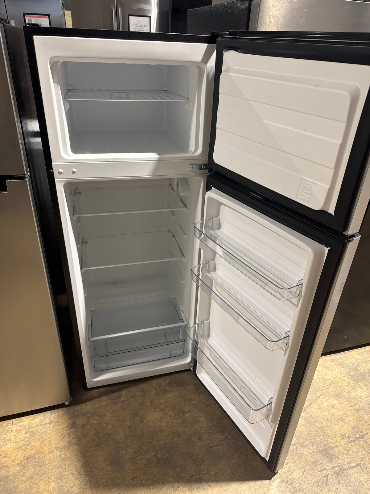 Vissani 22in Top Freezer Refrigerator Model#MDTF7SSES4 (17)