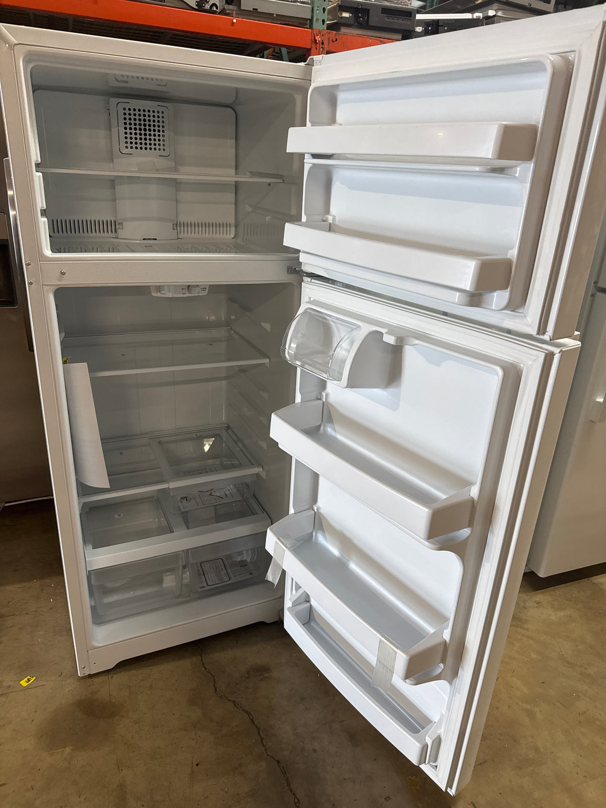 GE 28in Top Freezer Refrigerator Model#GTS18HGNJRWW Serial#RD755087 (HD925)