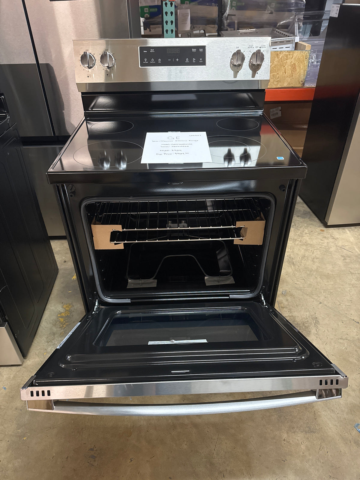GE 30in Electric Range Model#GRF40HSV1SS Serial#HD077582Q (HD902)
