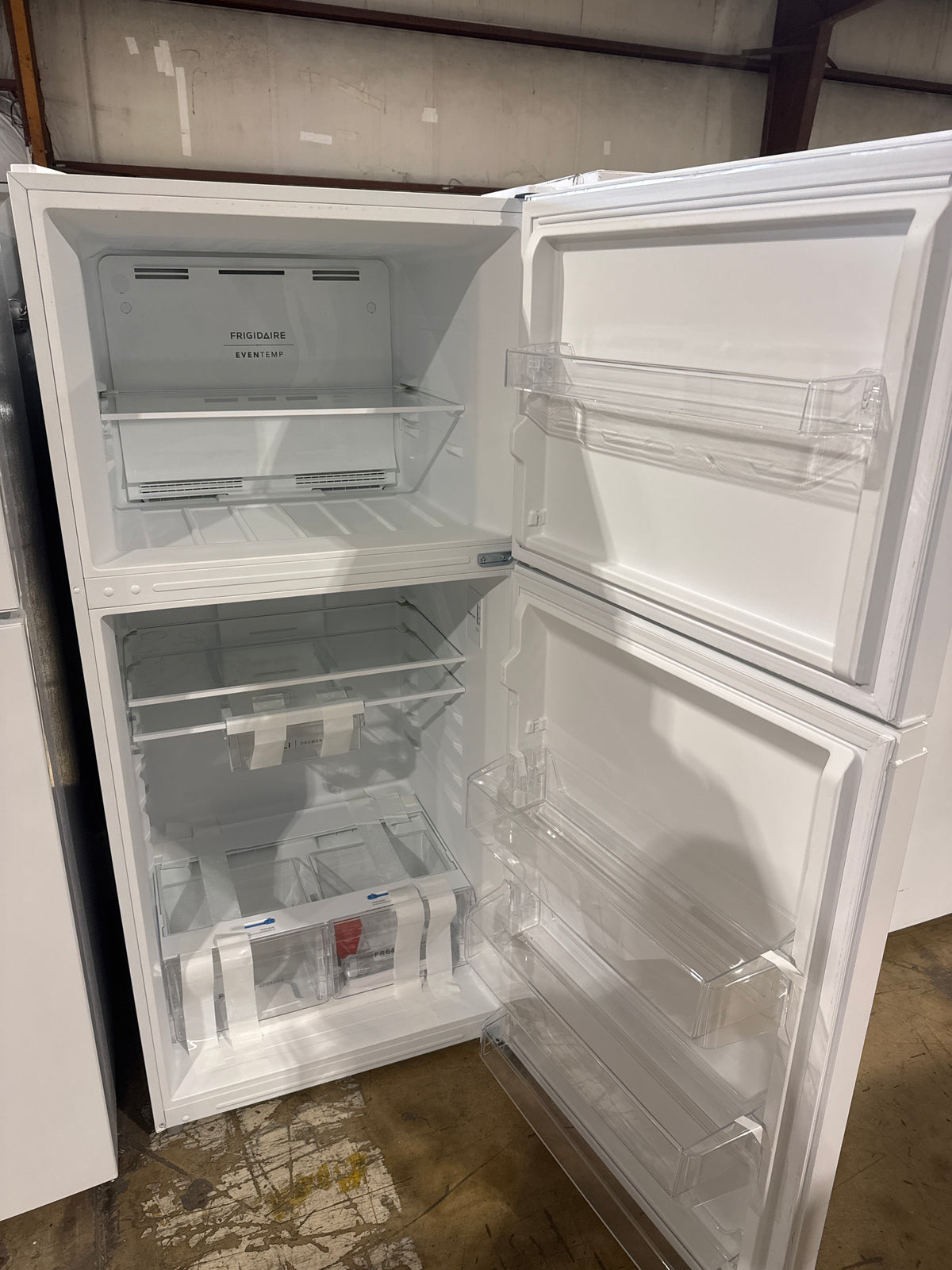 Frigidaire 30in Top Freezer Refrigerator Model#FRTE1936AW Serial#KA60606366 (23)
