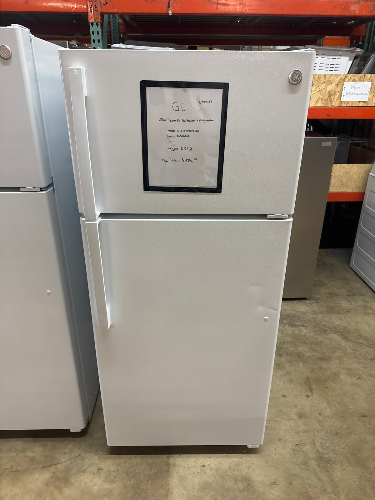 GE 28in Top Freezer Refrigerator Model#GTS17DTNPRWW Serial#RD746207 (HD923)