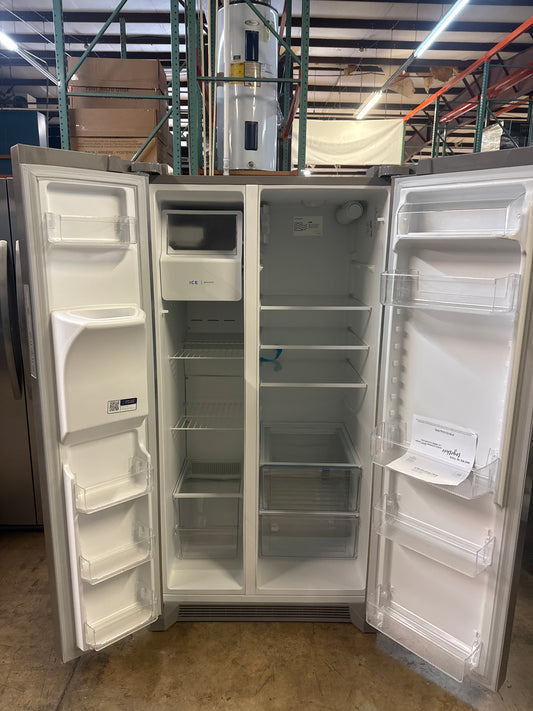 Frigidaire 36in Side by Side Refrigerator Model#FRSS2623ASN Serial#4A53812708 (59)