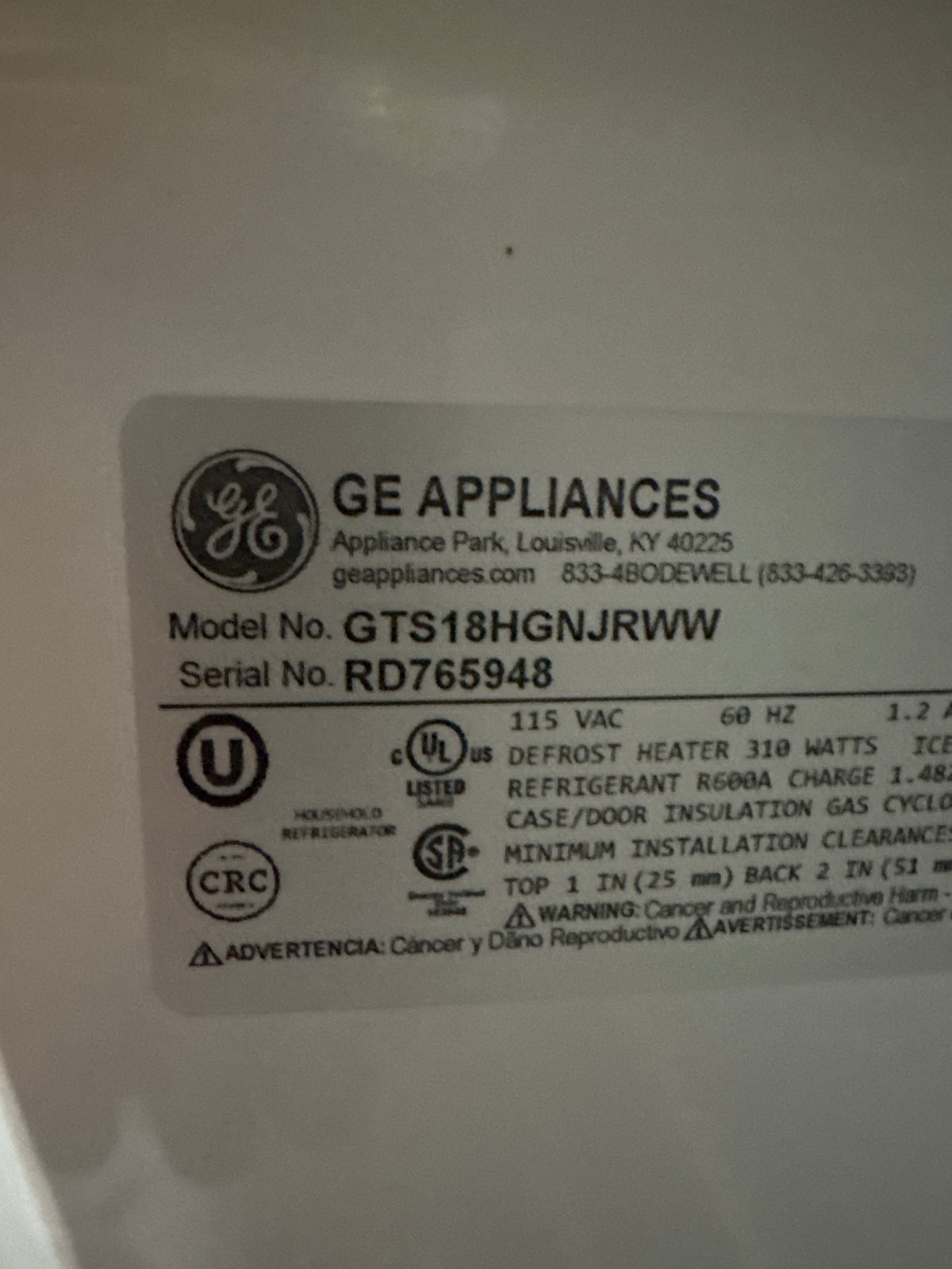 GE 28in Top Freezer Refrigerator Model#GTS18HGNJRWW Serial#RD765948 (HD924)